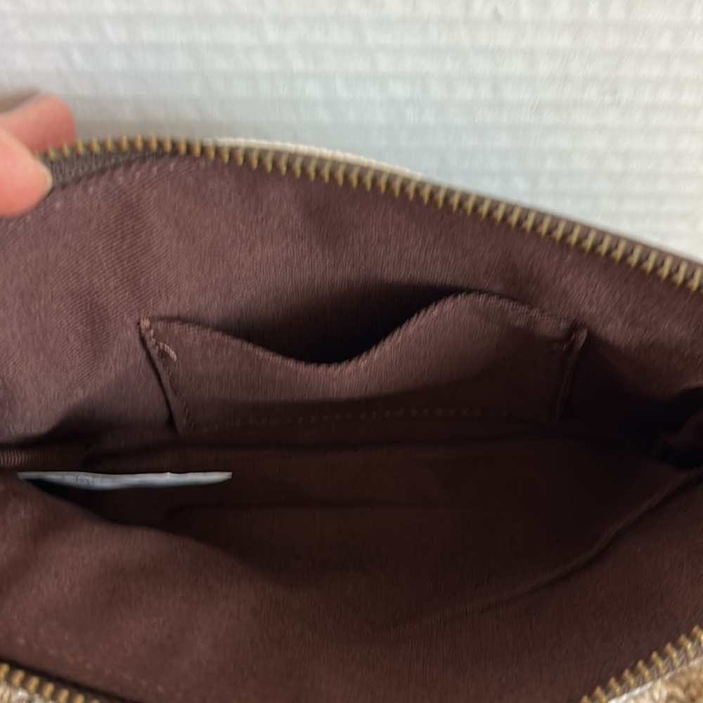 Vida crossbody scenic city scene clutch bag. - Picture 7 of 10